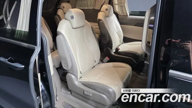 Kia Carnival 2022 thumb 11