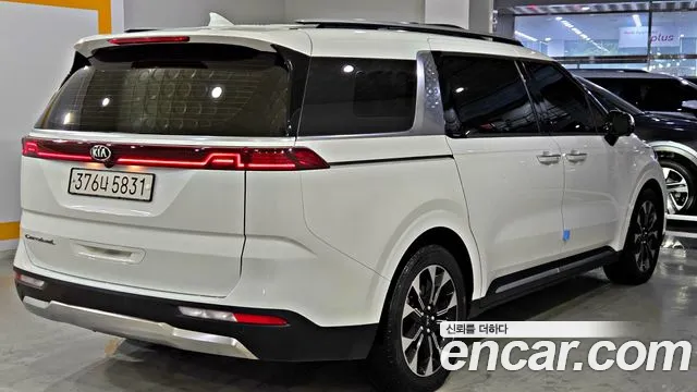 Kia Carnival 2021 thumb 4