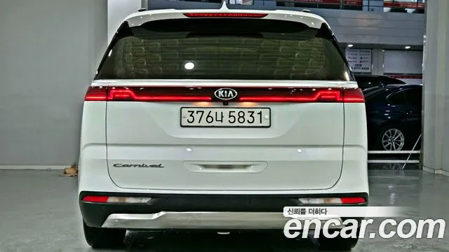 Kia Carnival 2021 thumb 5