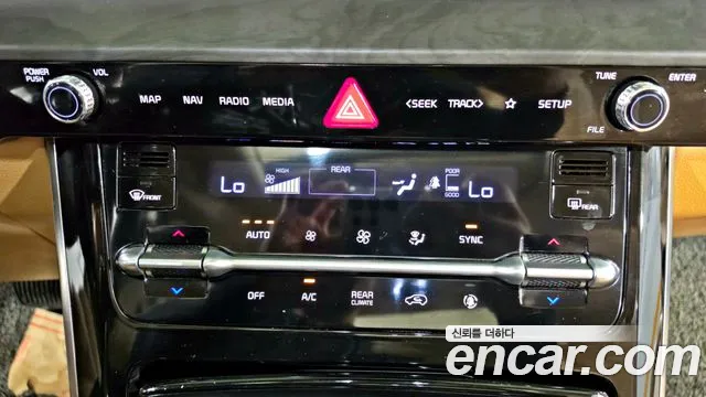 Kia Carnival 2021 thumb 11