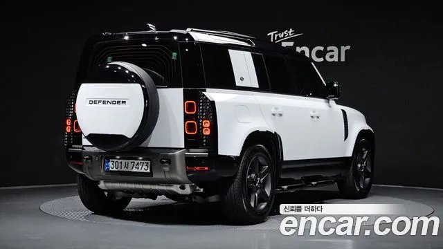 Land Rover Defender 2024 thumb 2