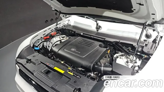 Land Rover Defender 2024 thumb 6
