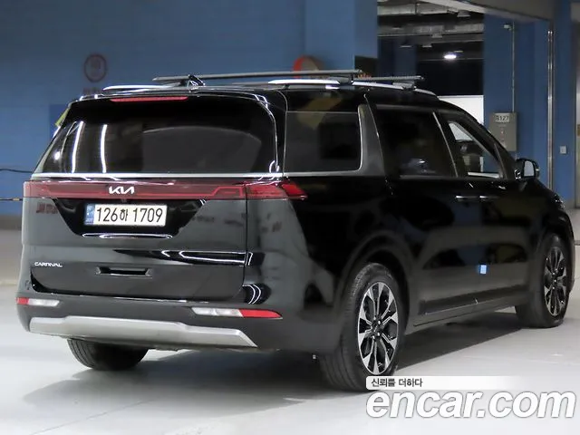 Kia Carnival 2021 thumb 2