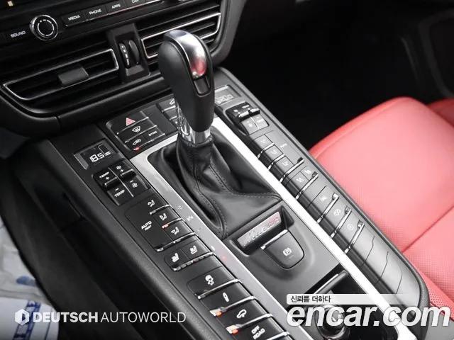 Porsche Macan 2021 thumb 9