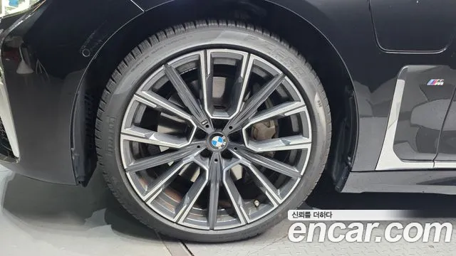 BMW 7-Series 2020 thumb 5