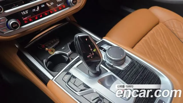 BMW 7-Series 2020 thumb 9