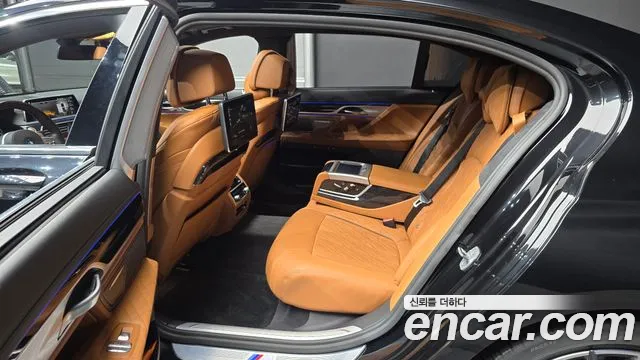 BMW 7-Series 2020 thumb 12
