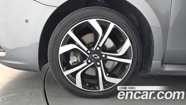 Renault-KoreaSamsung Latitude 2015 thumb 5