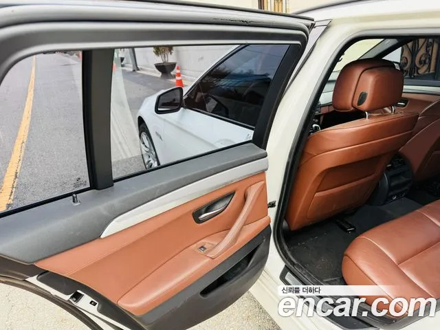 BMW 5-Series 2012 thumb 7