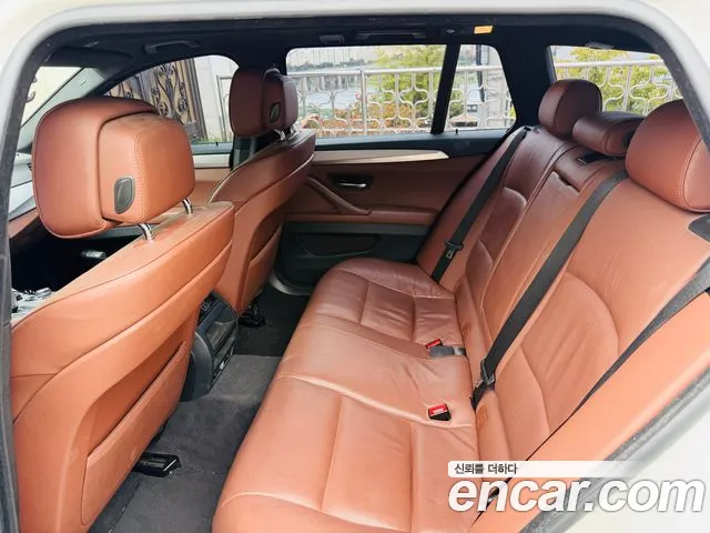 BMW 5-Series 2012 thumb 8