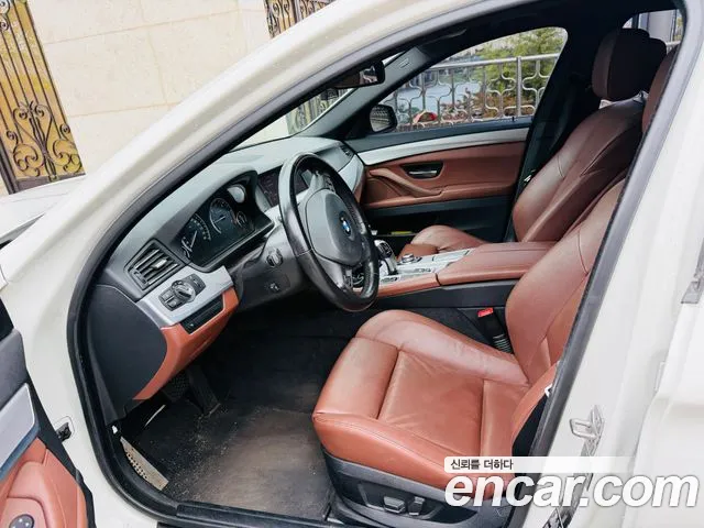 BMW 5-Series 2012 thumb 9