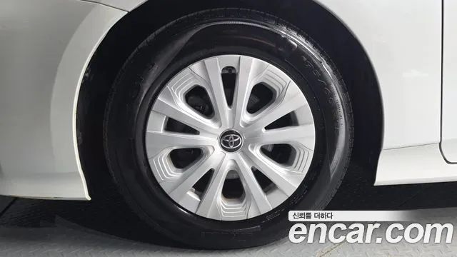 Toyota Prius 2020 thumb 5