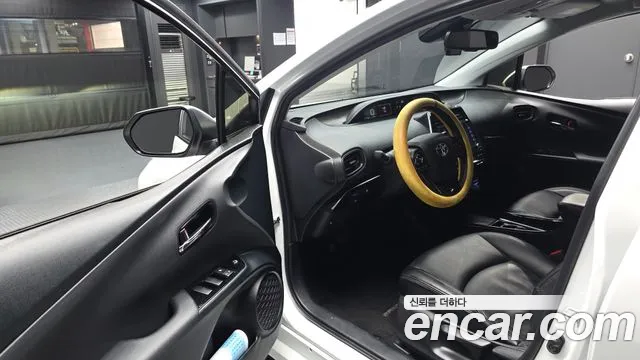 Toyota Prius 2020 thumb 10