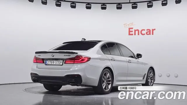 BMW 5-Series 2019 thumb 2