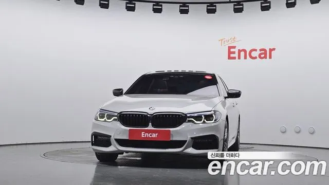 BMW 5-Series 2019 thumb 3