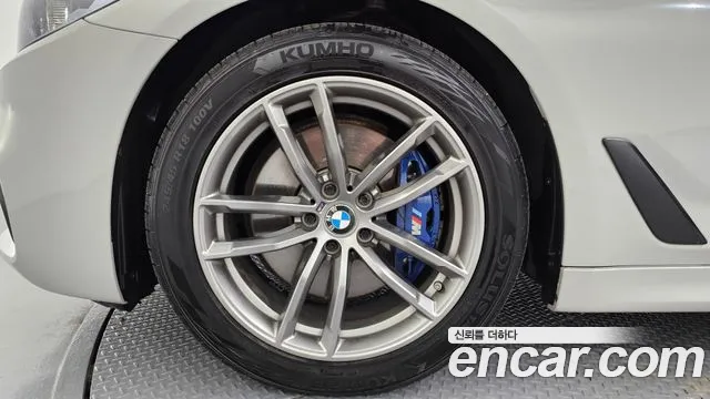 BMW 5-Series 2019 thumb 5