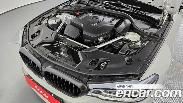 BMW 5-Series 2019 thumb 6
