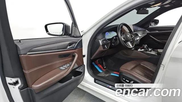 BMW 5-Series 2019 thumb 10