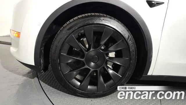 Tesla Model Y 2022 thumb 4