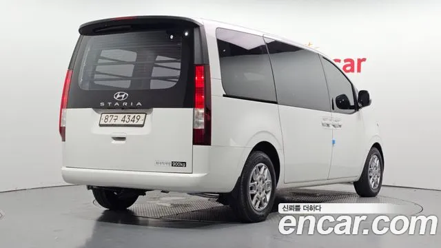 Hyundai Staria 2021 thumb 2
