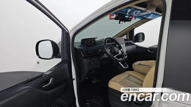 Hyundai Staria 2021 thumb 10