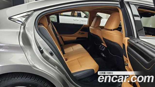 Lexus ES 2022 thumb 12