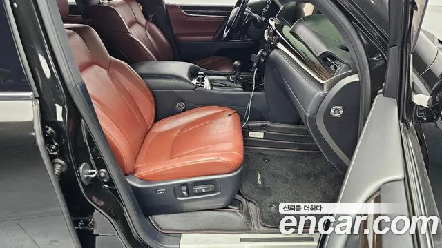 Lexus LX 2019 thumb 12
