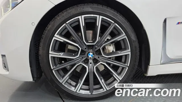 BMW 7-Series 2022 thumb 5