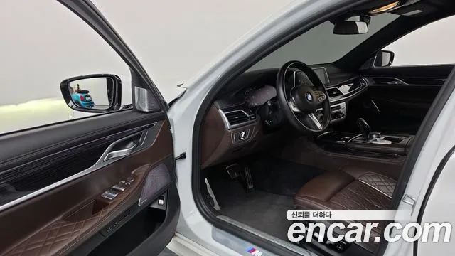 BMW 7-Series 2022 thumb 10