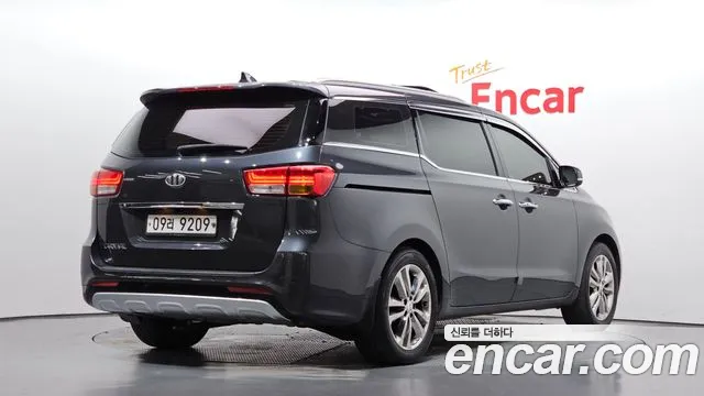 Kia Carnival 2017 thumb 2