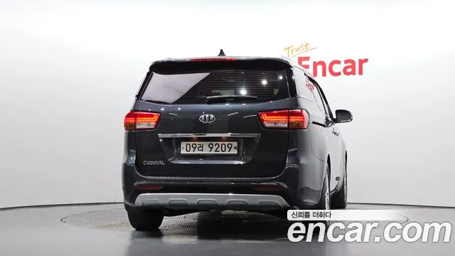 Kia Carnival 2017 thumb 4