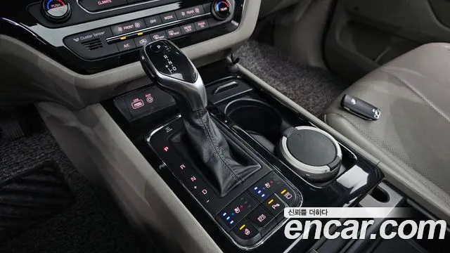 Kia Carnival 2017 thumb 9