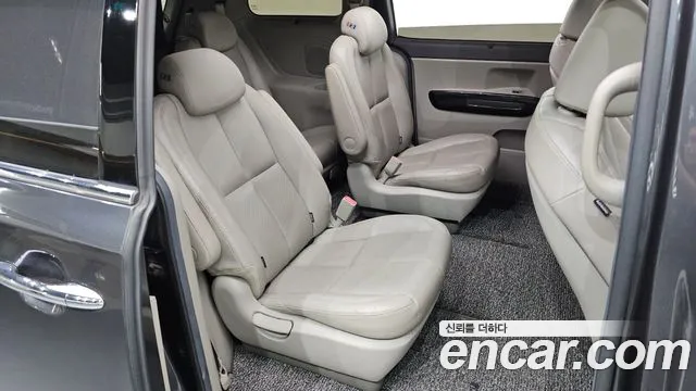Kia Carnival 2017 thumb 12