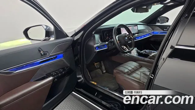 BMW 7-Series 2023 thumb 10