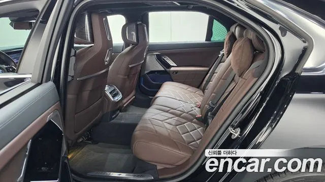 BMW 7-Series 2023 thumb 12