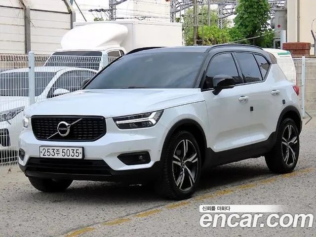 Volvo XC40 2019 thumb 2