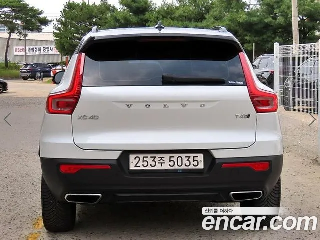 Volvo XC40 2019 thumb 4