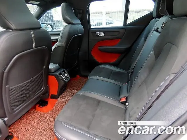 Volvo XC40 2019 thumb 6