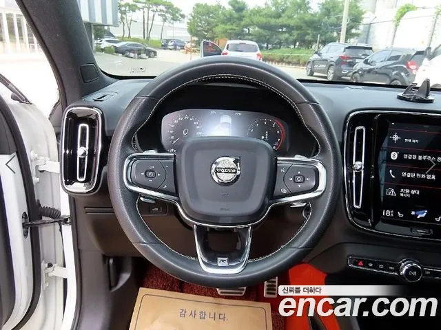 Volvo XC40 2019 thumb 8