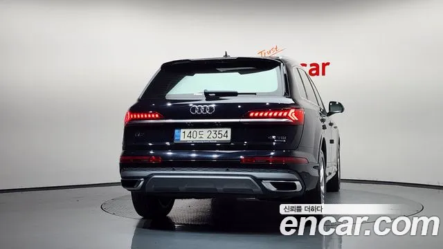 Audi Q7 2021 thumb 4