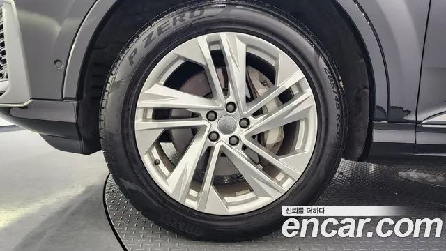 Audi Q7 2021 thumb 5