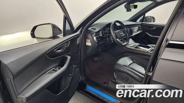 Audi Q7 2021 thumb 10