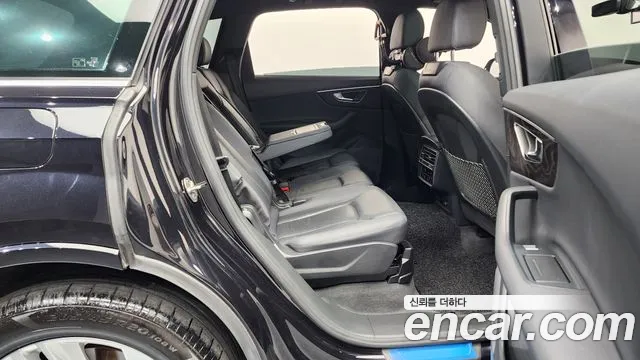 Audi Q7 2021 thumb 11