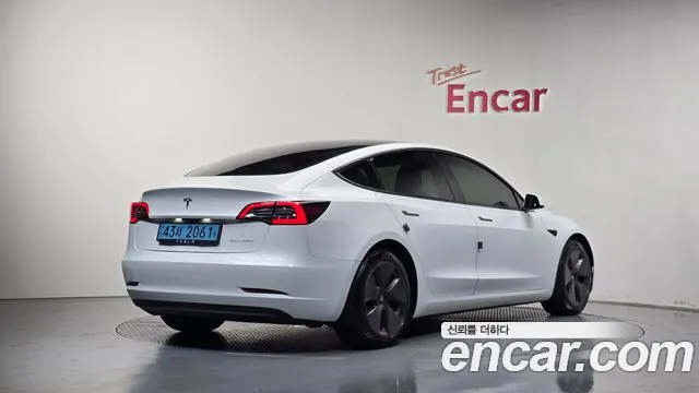 Tesla Model 3 2021 thumb 2