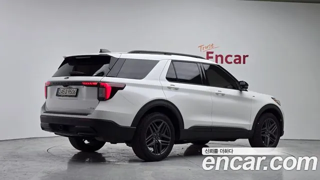 Ford Explorer 2025 thumb 2