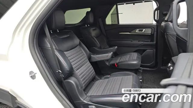 Ford Explorer 2025 thumb 11