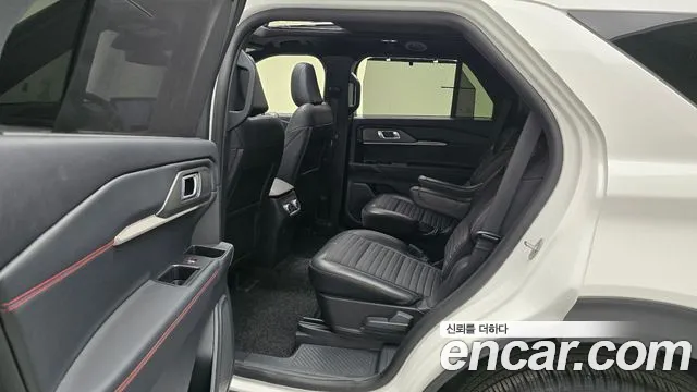 Ford Explorer 2025 thumb 12