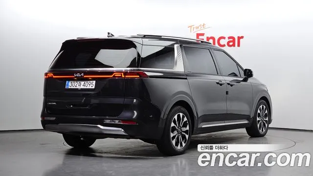 Kia Carnival 2023 thumb 2