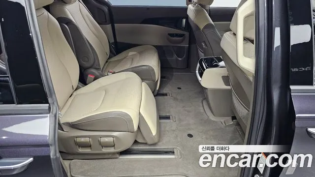 Kia Carnival 2023 thumb 12