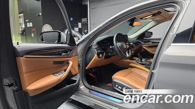 BMW 5-Series 2021 thumb 10